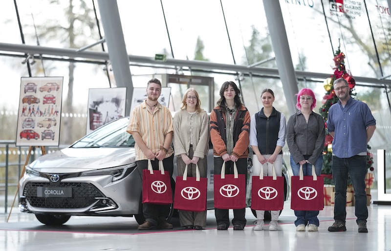 Toyota reveals Corolla Art Competition student winners with Programme Director, Tom Walker.